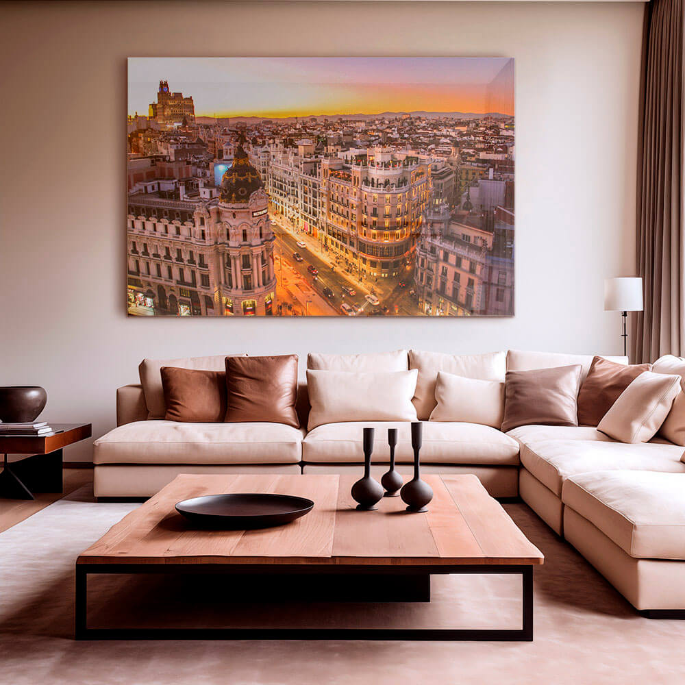 Sunset view of Gran Via in Madrid – Verre