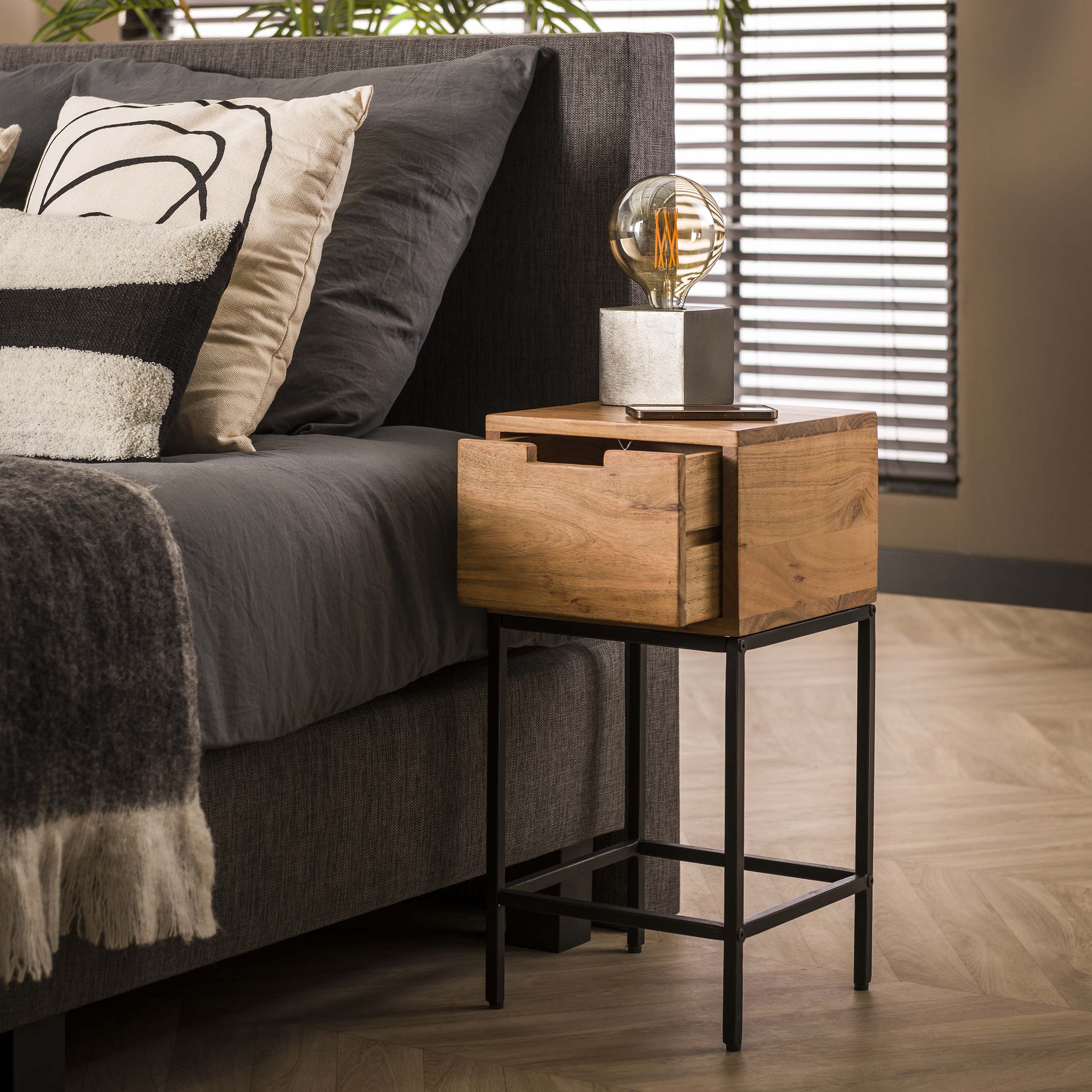 Table de chevet Flat XS 1 tiroir - Acacia massif