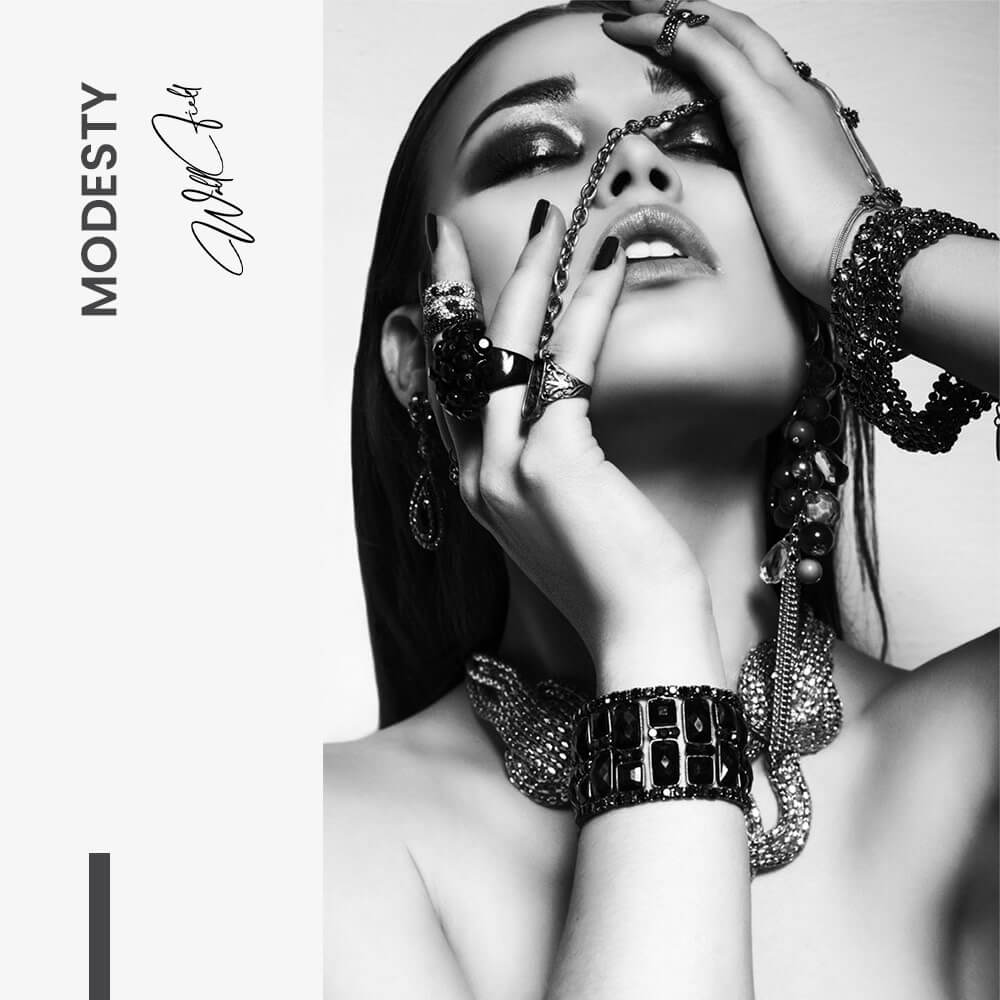 Modesty – Verre