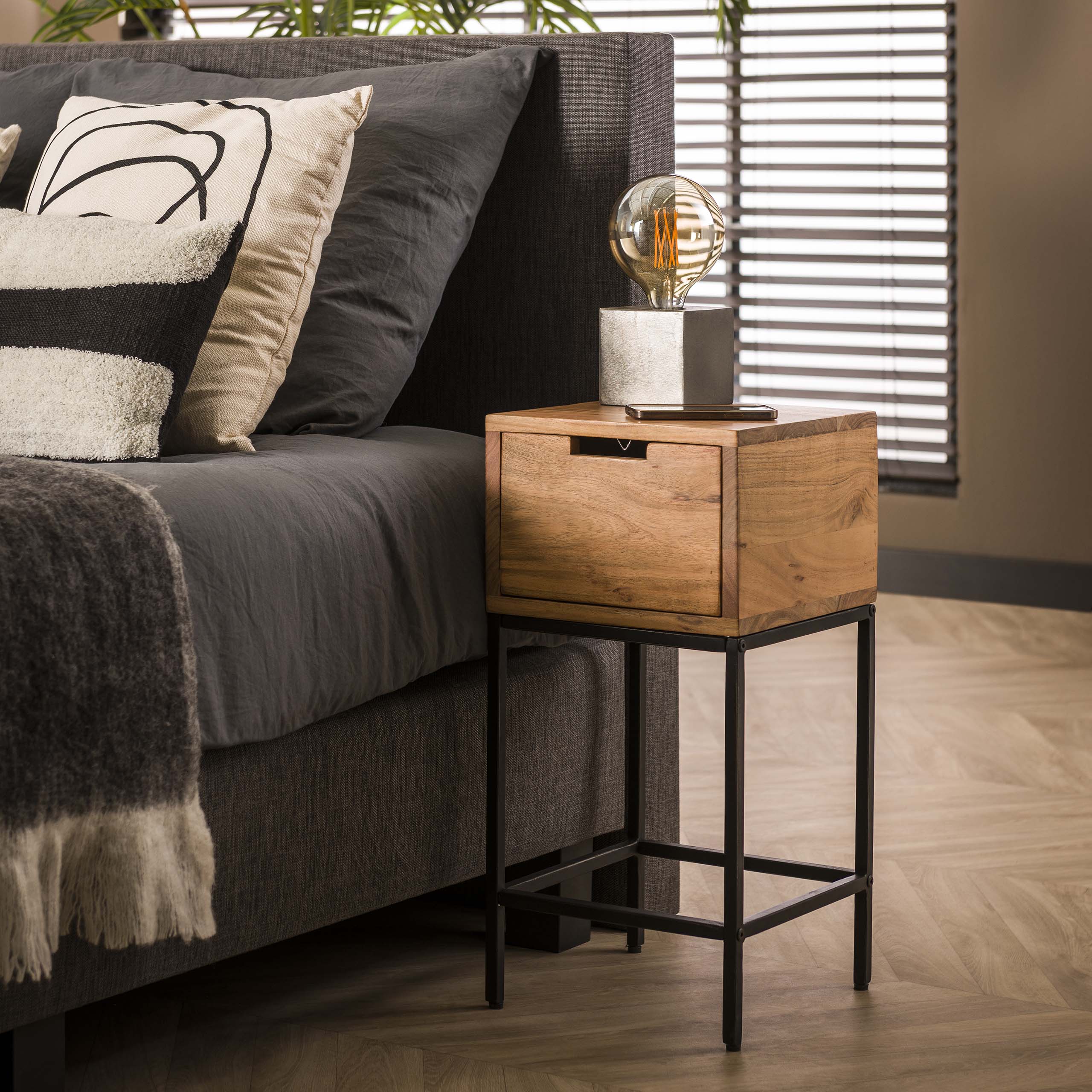 Table de chevet Flat XS 1 tiroir - Acacia massif