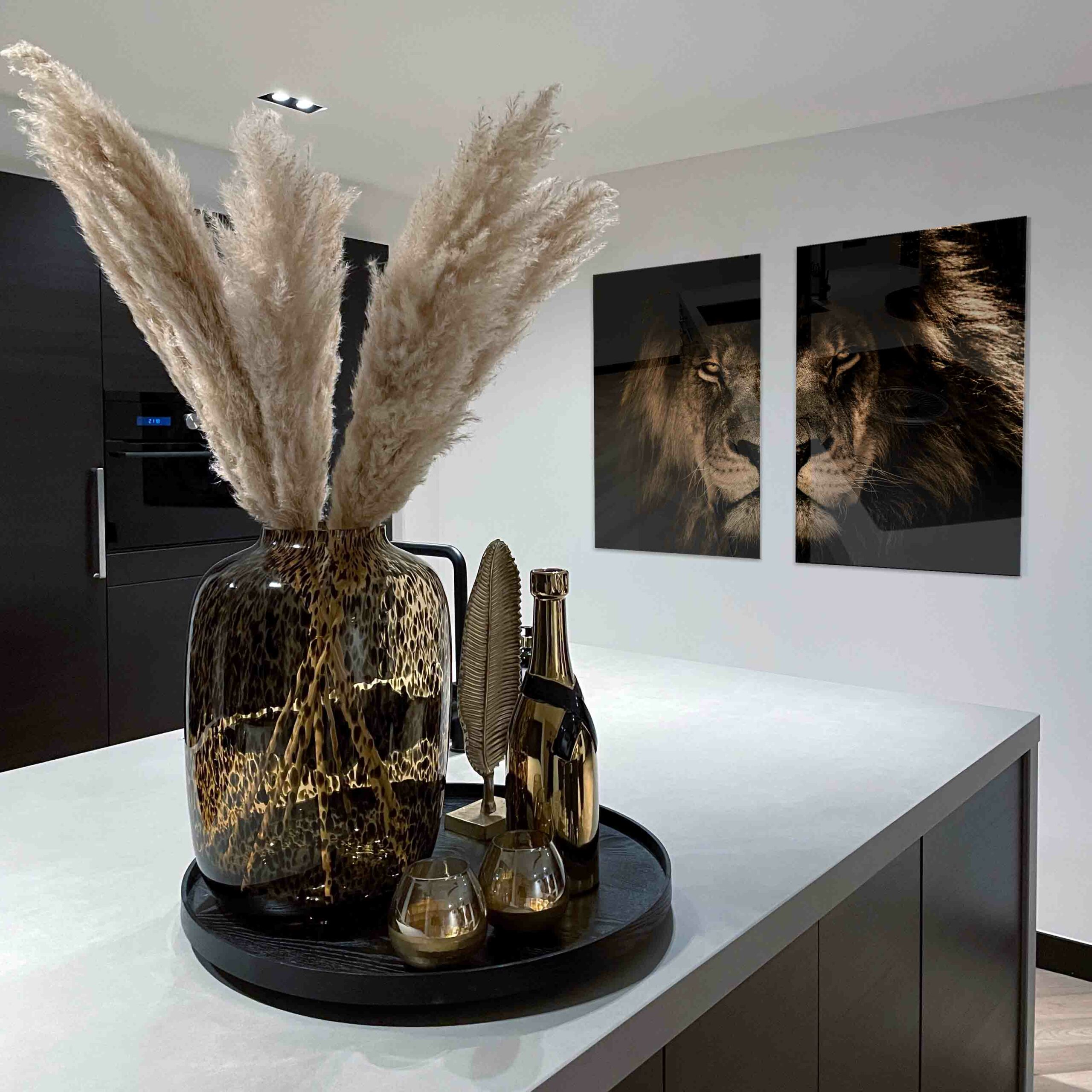 Lion in the Dark (2x) - Verre