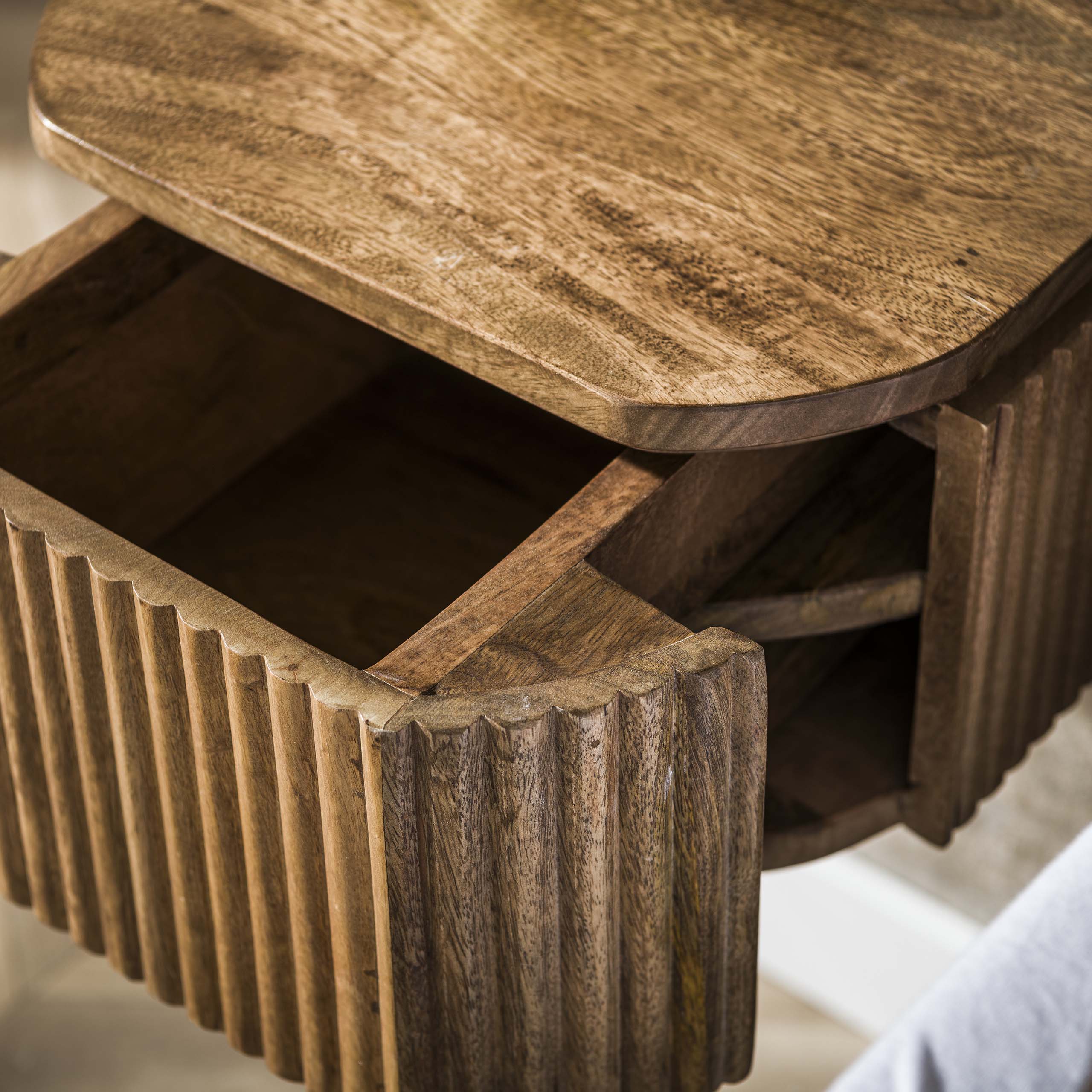 Table de chevet Wave XS flottante 1 tiroir - Manguier massif coloris sable